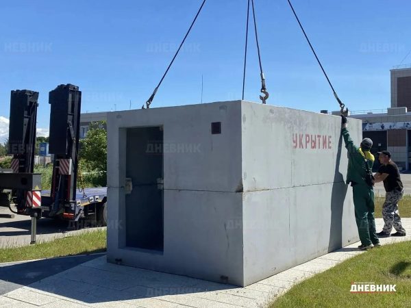В Кронштадте продолжают установку бетонных укрытий на случай атак беспилотников